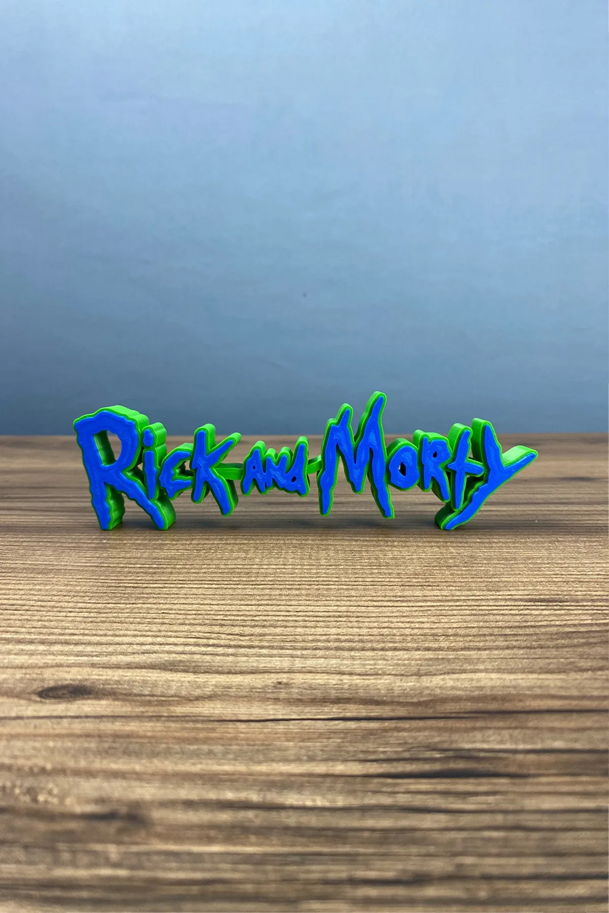 Rick and Morty Logo Figür 20 cm - Eğlenceli Masa Dekoru