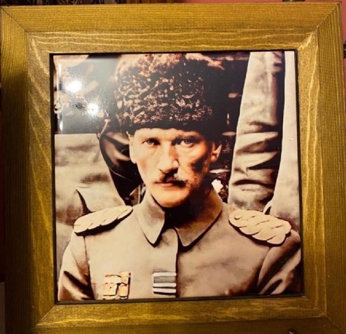 Ahşap Çerçeveli Seramik Atatürk Tablo