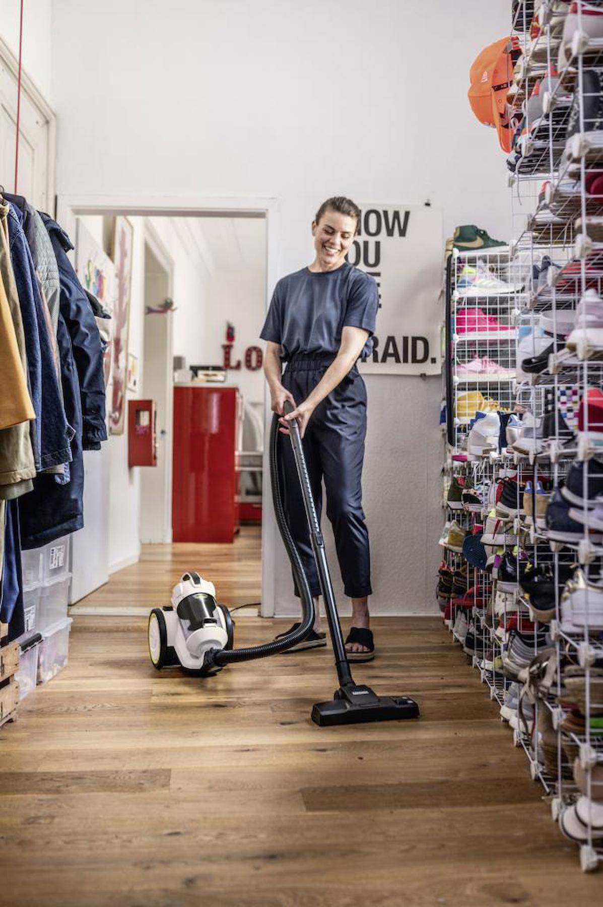 Karcher VC 3 700 W Toz Torbasız Süpürge
