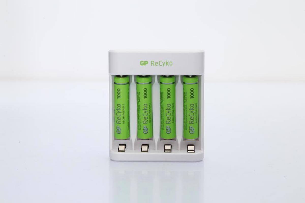 GP E411 Usb Şarj Cihaz + 4 Adet AAA 950 mAh Şarjlı İnce Kalem Pil