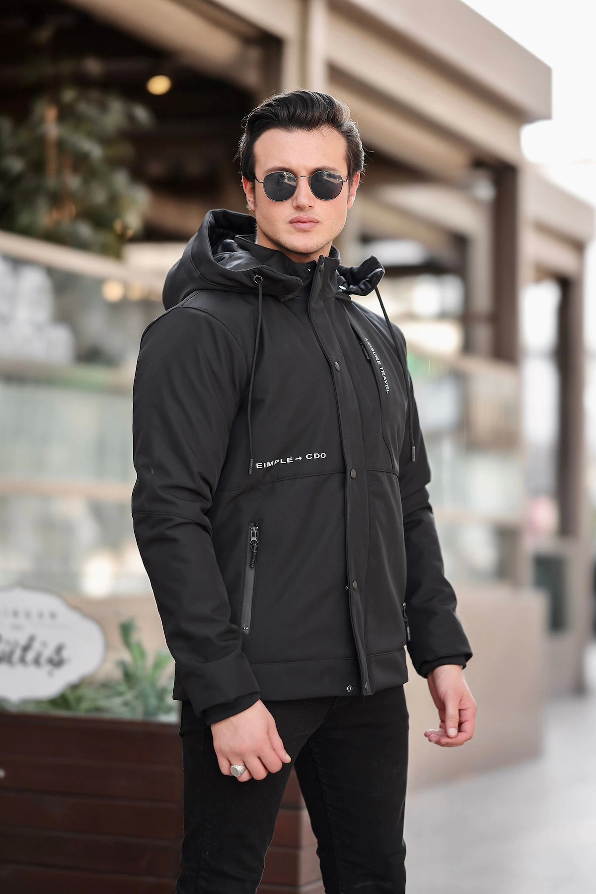 Erkek Outdoor Kapüşonlu Su Ve Rüzgar Geçirmez Astar İçi Silikon Elyaf Dolgulu Şişme Siyah Softshell Mont