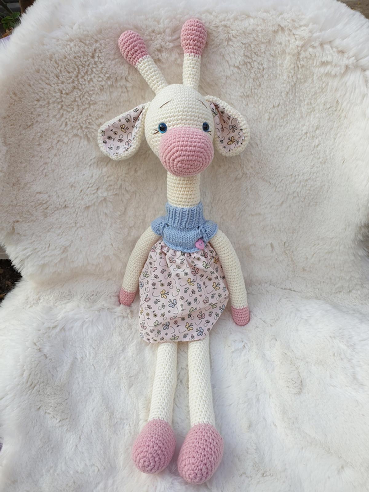 Amigurumi Pembe Elbiseli Zürafa