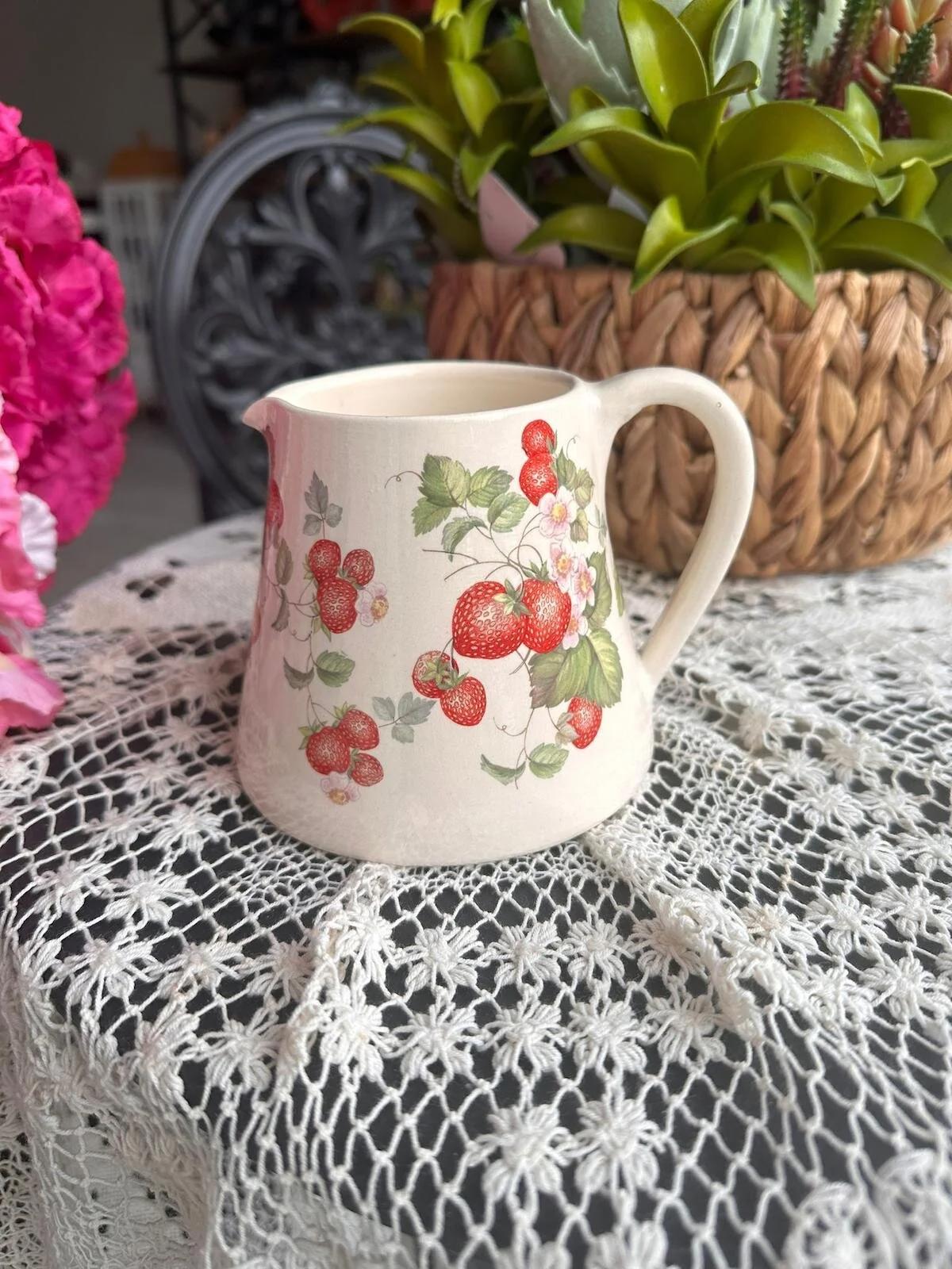 Çilekli Küçük Demlik, Sütlük, Sosluk, El Yapımı, Teapot, Strawberry Pitcher, Custom Handmade