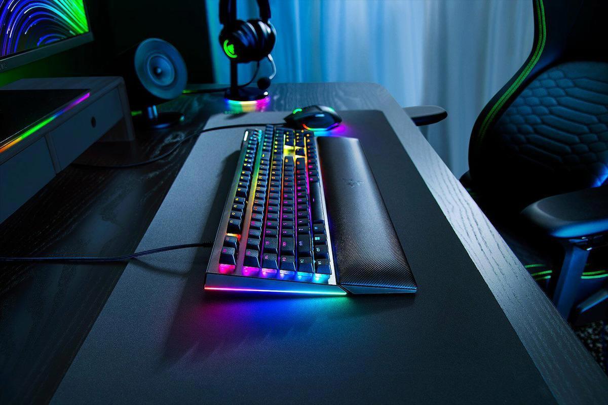 Razer BlackWidow V4 (Green Switch) Kablolu Türkçe Q Gaming Klavye RZ03-04691200-R3L1