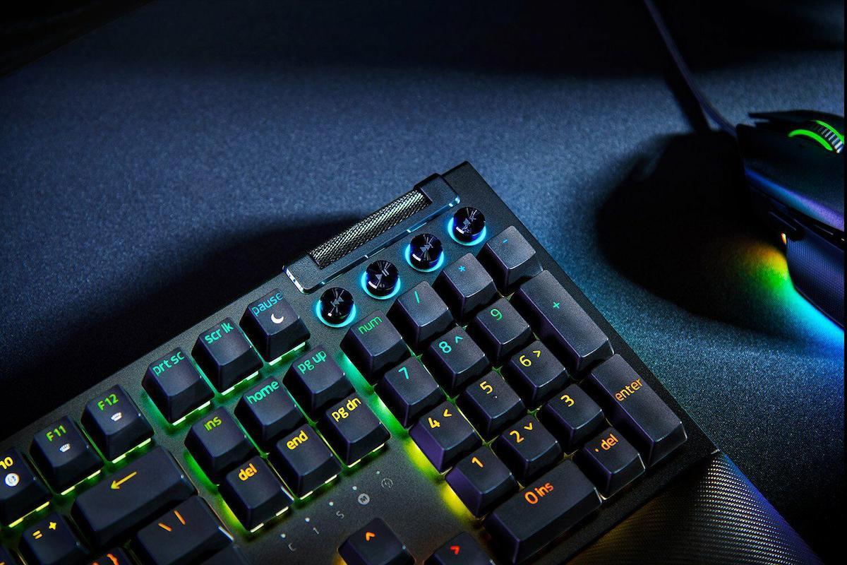 Razer BlackWidow V4 (Green Switch) Kablolu Türkçe Q Gaming Klavye RZ03-04691200-R3L1