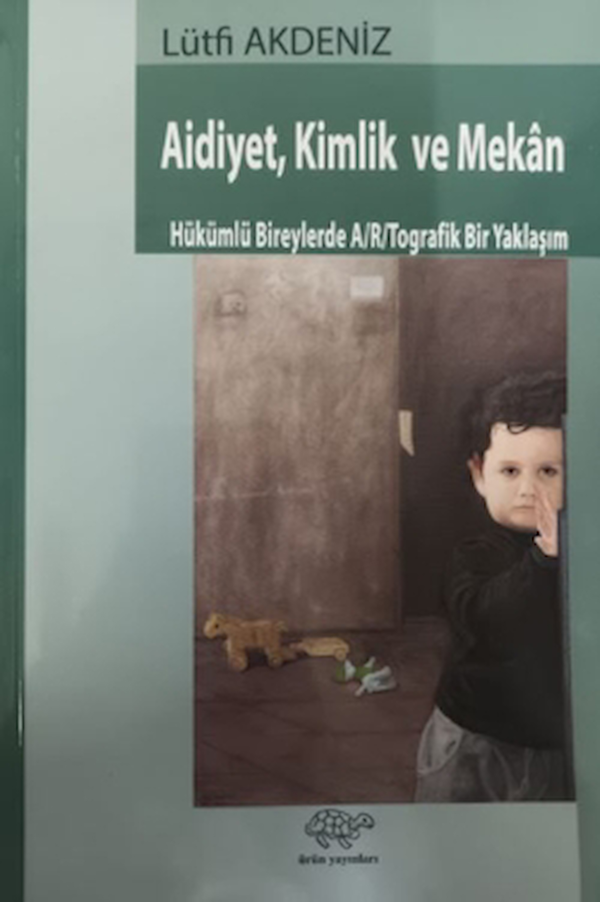 Aidiyet, Kimlik ve Mekan