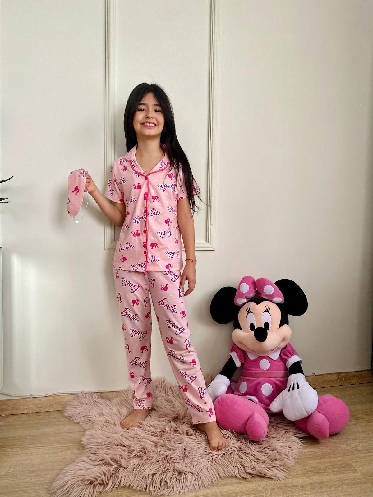 Barbie Kısa Kollu Düğmeli Pamuklu Yumuşak Pijama Takımı Kız Çocuk Pembe + Uyku Gözlüğü