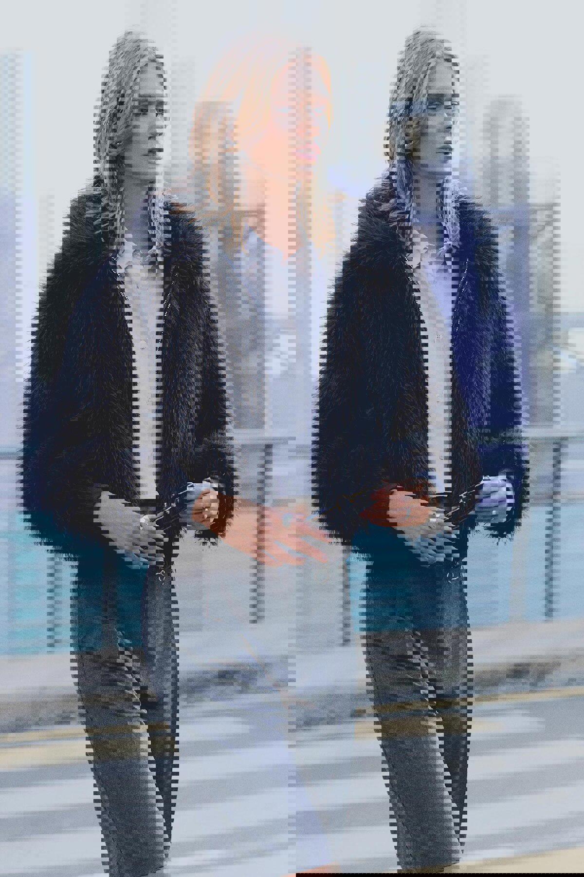 Regular Fit Geniş Yaka Fermuar Kapmalı Suni Kürk Pelüş Kaban