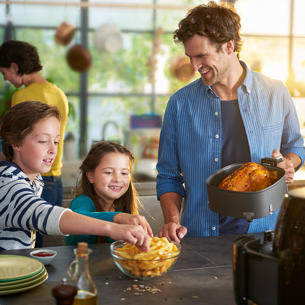 XXL aile boyuna bütün bir tavuk veya 1,4 kg kızartma sığabilir