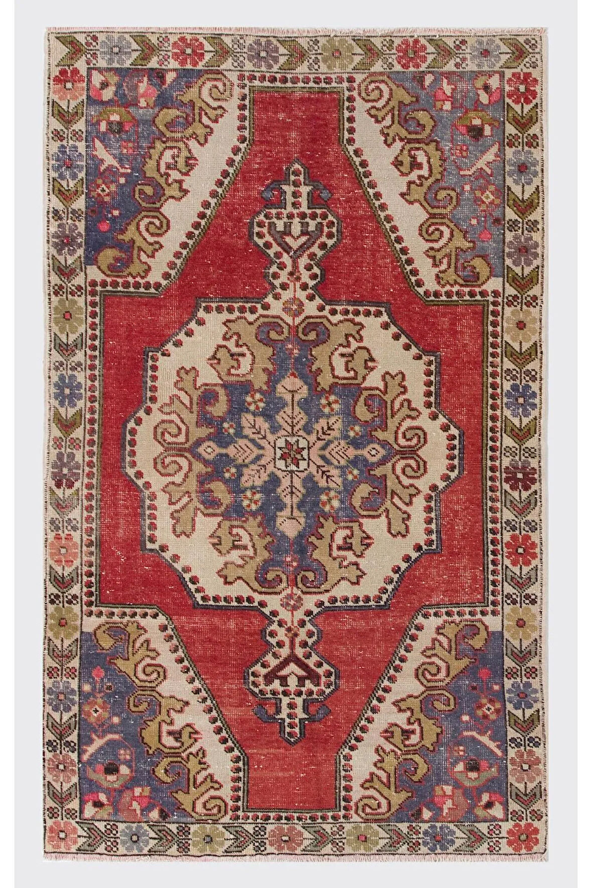 133x218 cm Eski Benzersiz Geleneksel Halı. Köşeleri Çiçekli. Kırmızı, Bej, Mavi