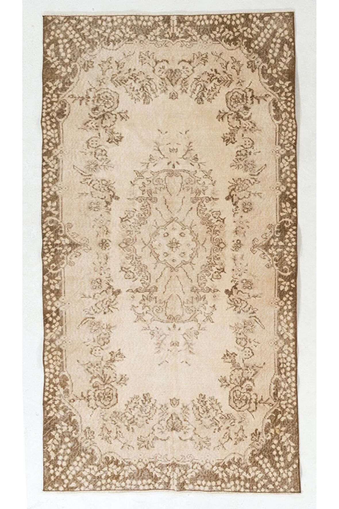 114x212 cm El Düğümlü Eski Türk Uşak Halısı, Madalyon Desenli Bej Küçük Alan Halısı