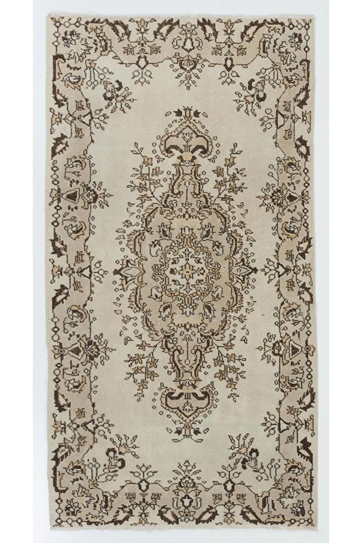 115x217 cm Bej Renklerde Eski Anadolu Uşak Halısı. El Düğümlü Halı, Yünlü Halı