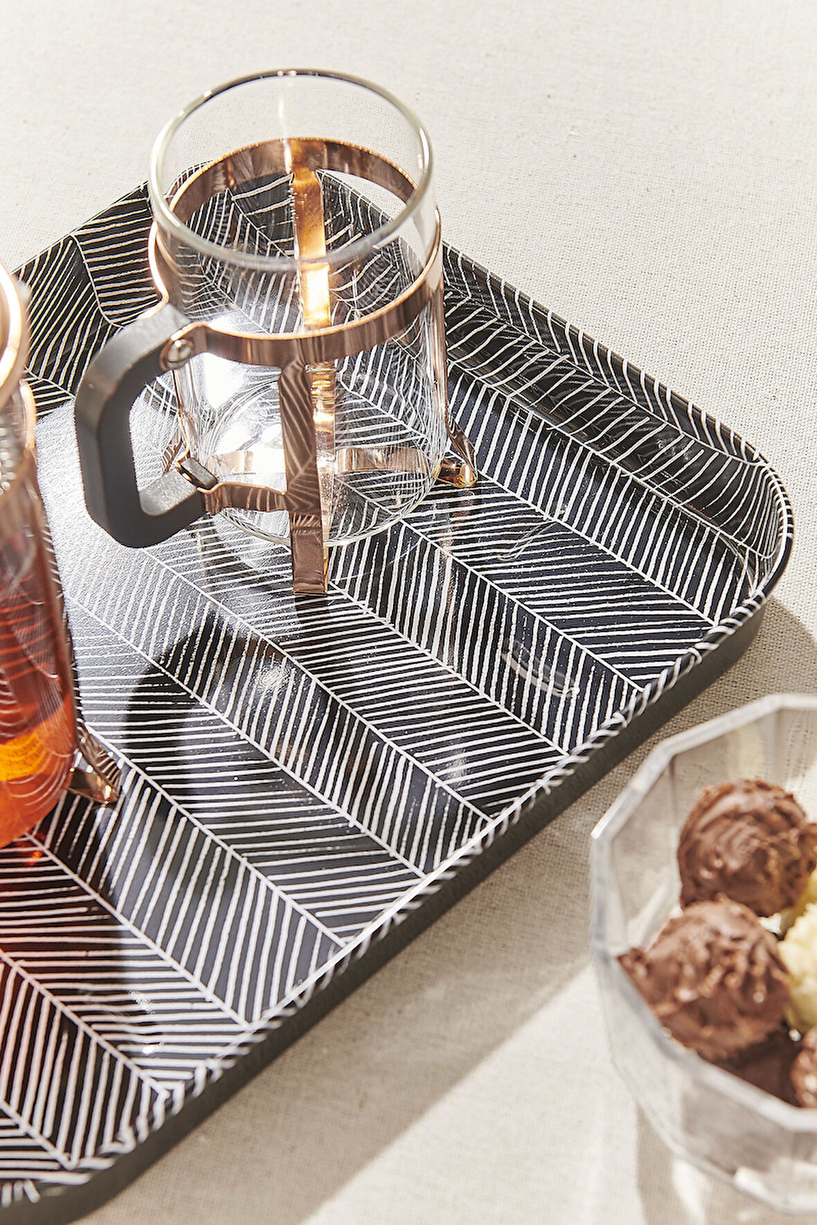 Bistro Tepsi Zik Zak Siyah Beyaz