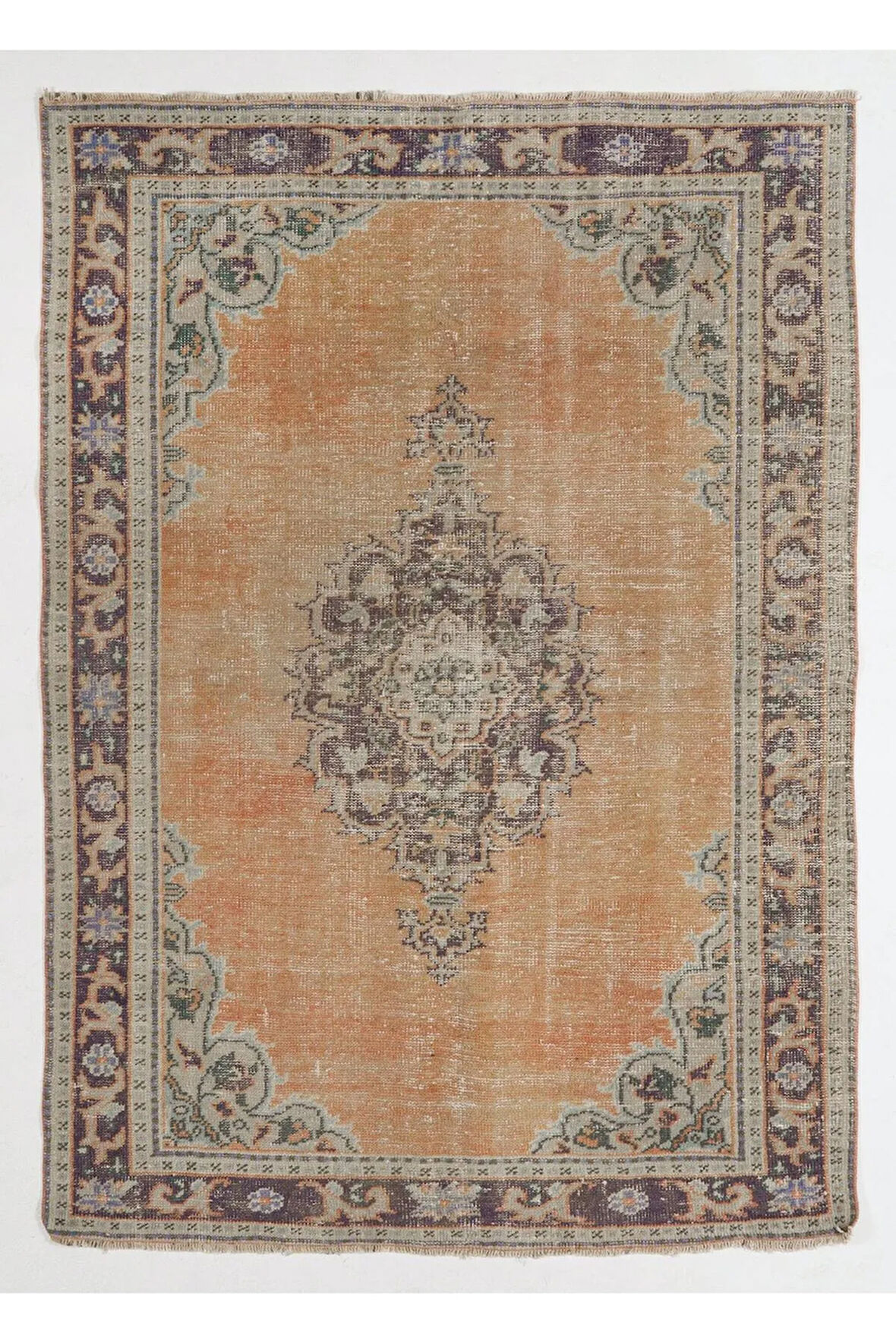 169x240 cm Kırmızı ve Siyah Eski El Dokuma Türk Uşak Halısı, El Düğümlü Oturma Odası Halısı