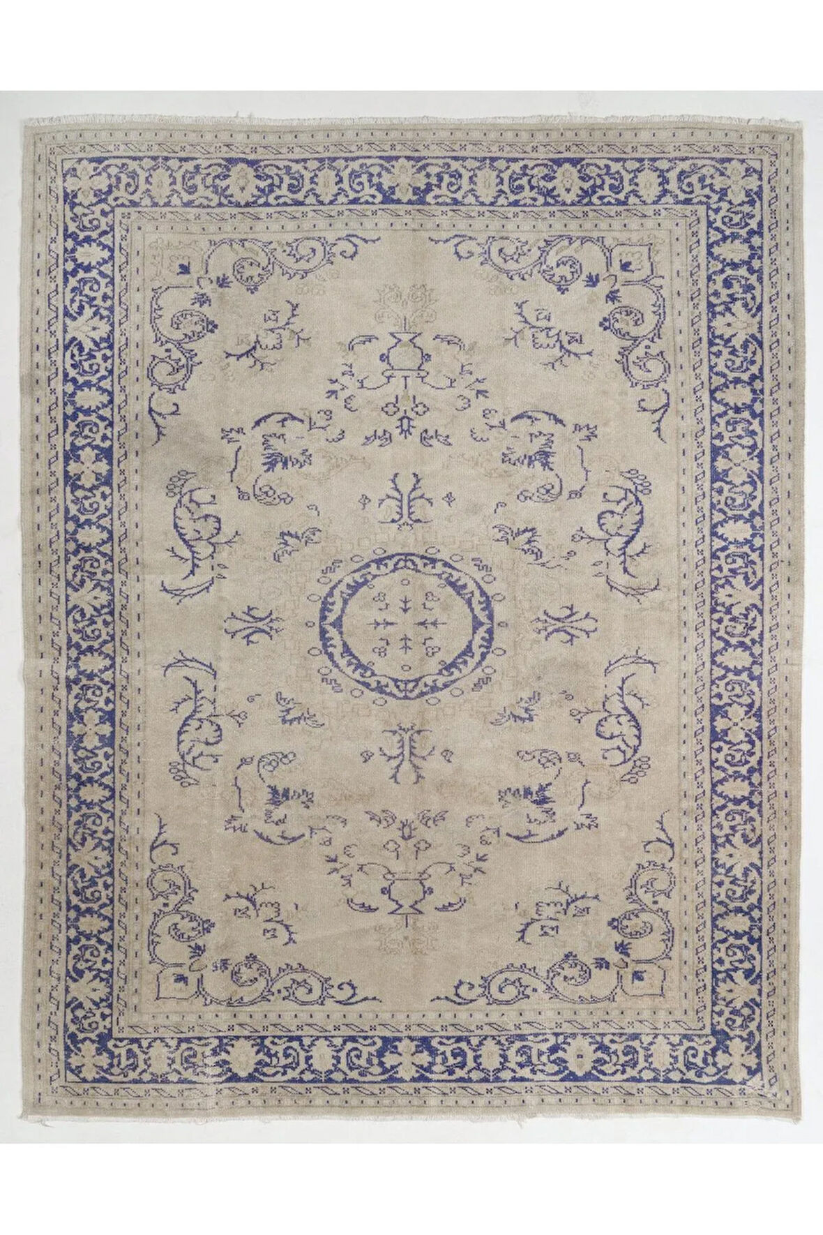 243x308 cm Yumuşak Renklerde Eski El Dokuma Türk Uşak Halısı
