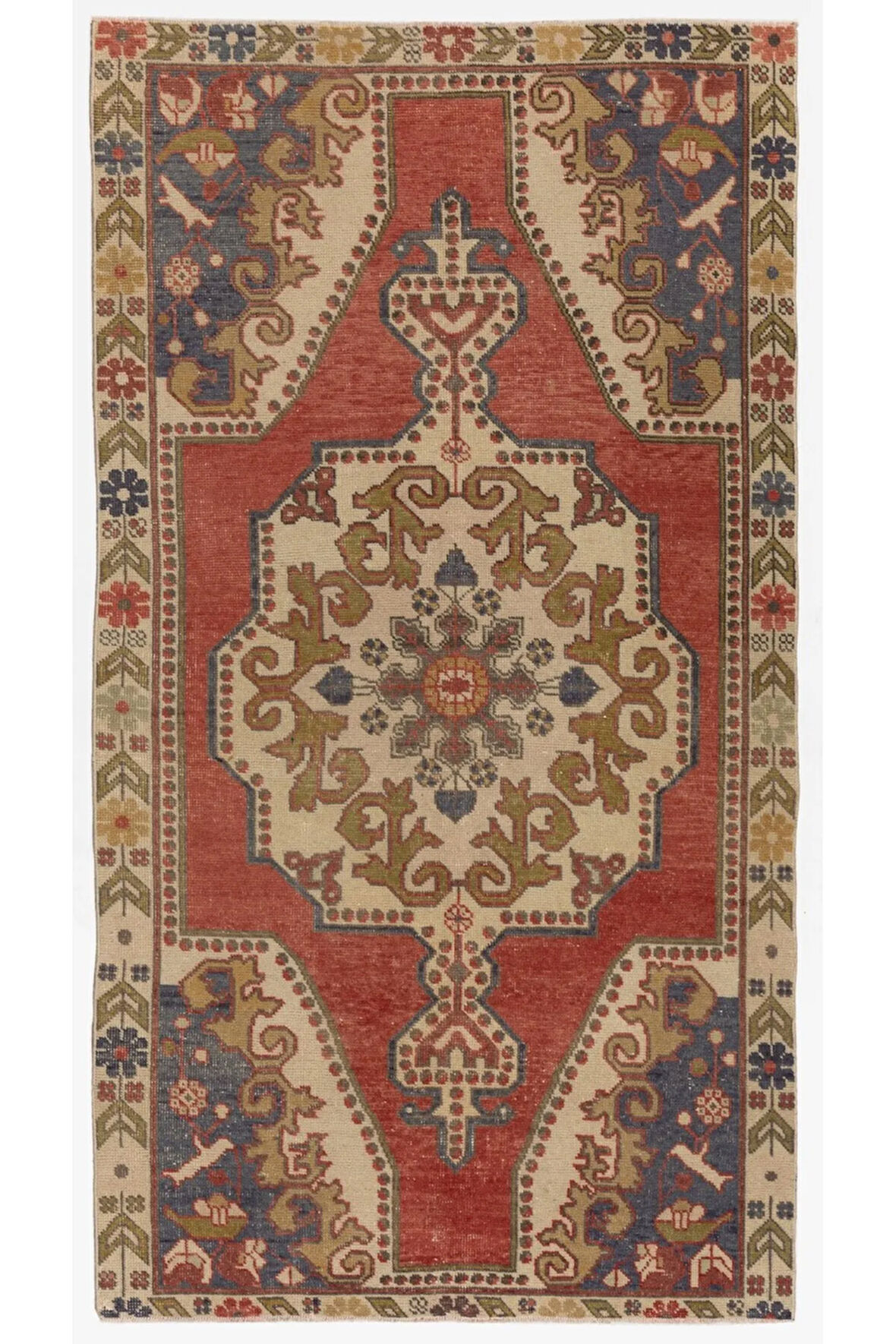 132x235 cm Kırmızı Madalyon Desenli Eski El Dokuma Halı, %100 Yün