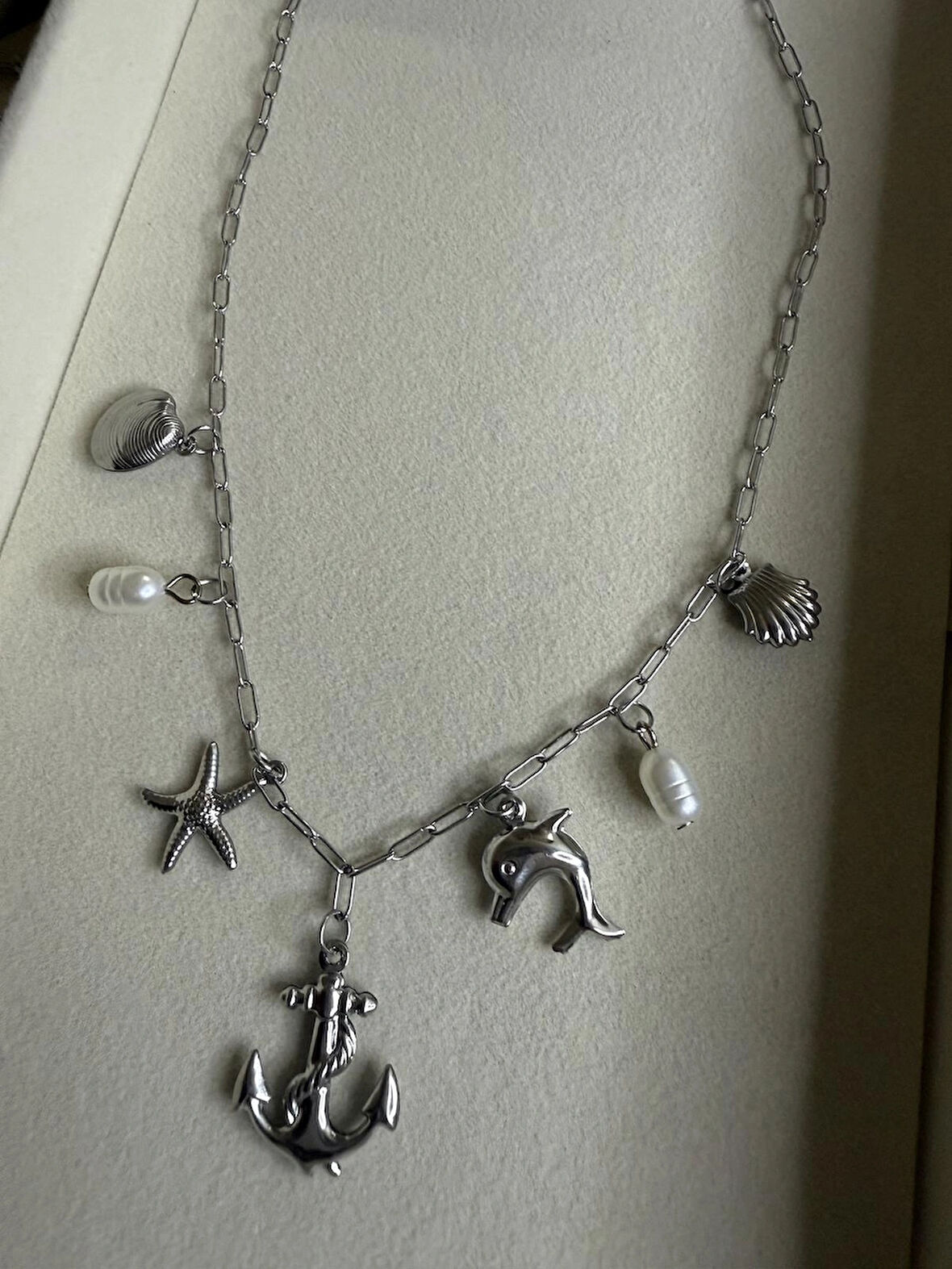 Silver charm kolye