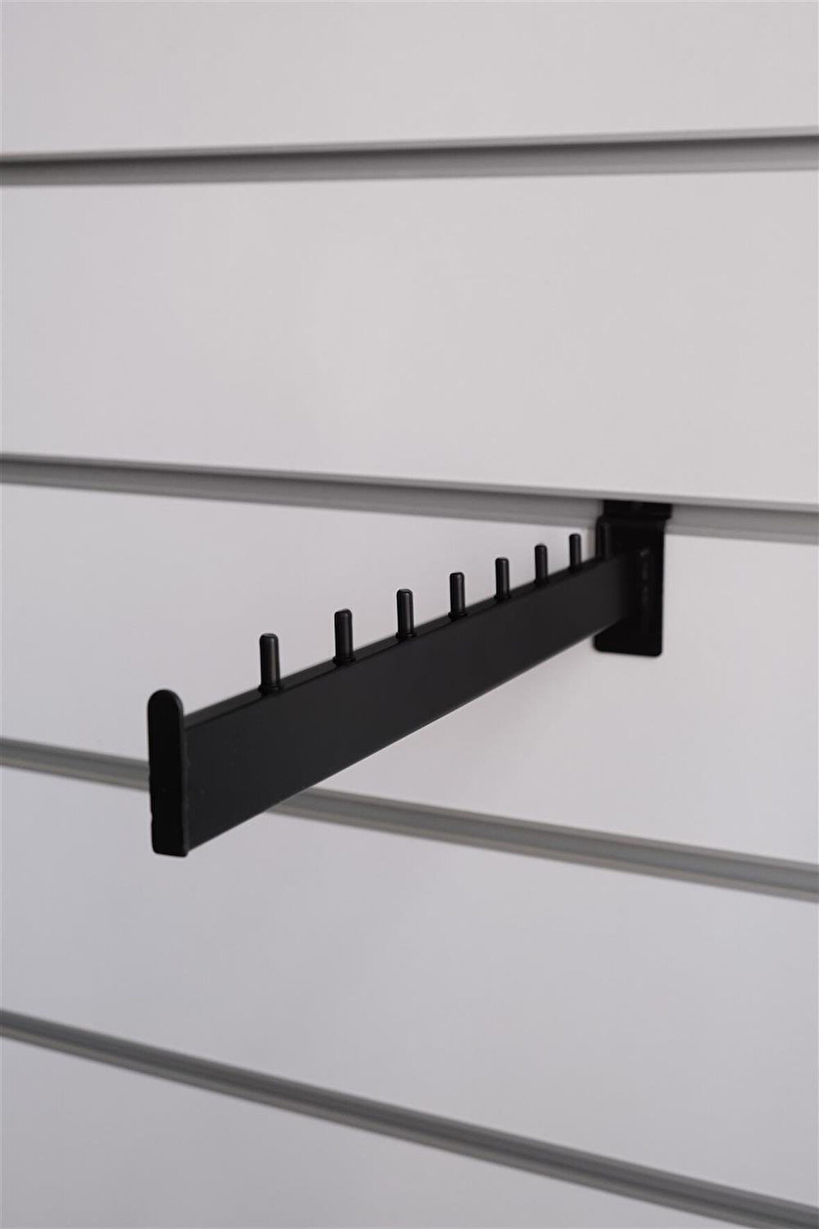 Kanallı Panoya Düz Siyah Baston