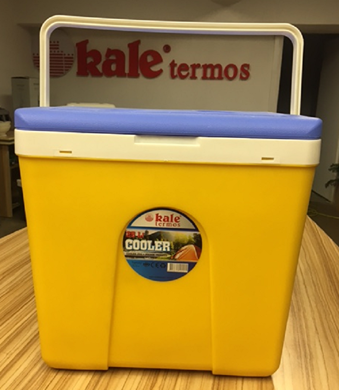 KALE TERMOS 25 LİTRE OTO TERMOS - SARI GÖVDE MAVİ KAPAK