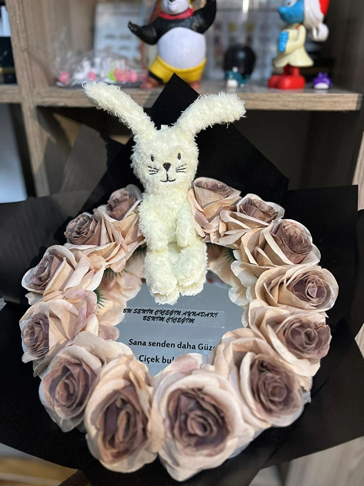 KAYZEN Tavşanlı ayna buketi sana senden daha güzel çiçek bulamadım yazılı özel günler için