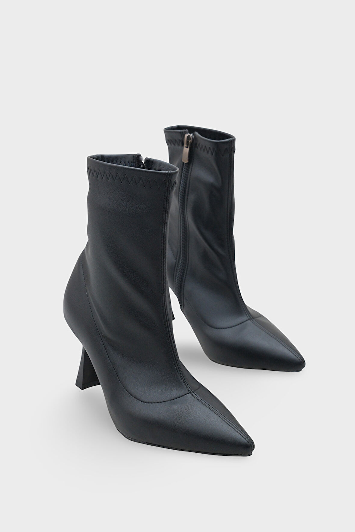 Kadın Sivri Burun Topuklu Streç Günlük Bot Kaliy Siyah