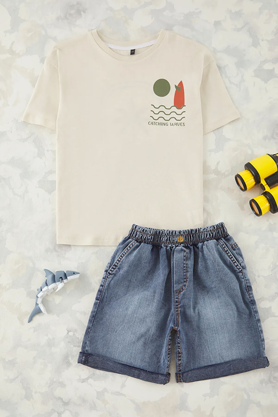 Erkek Çocuk Catching Waves Baskılı Tişört  Kot Şort 2'li Takım