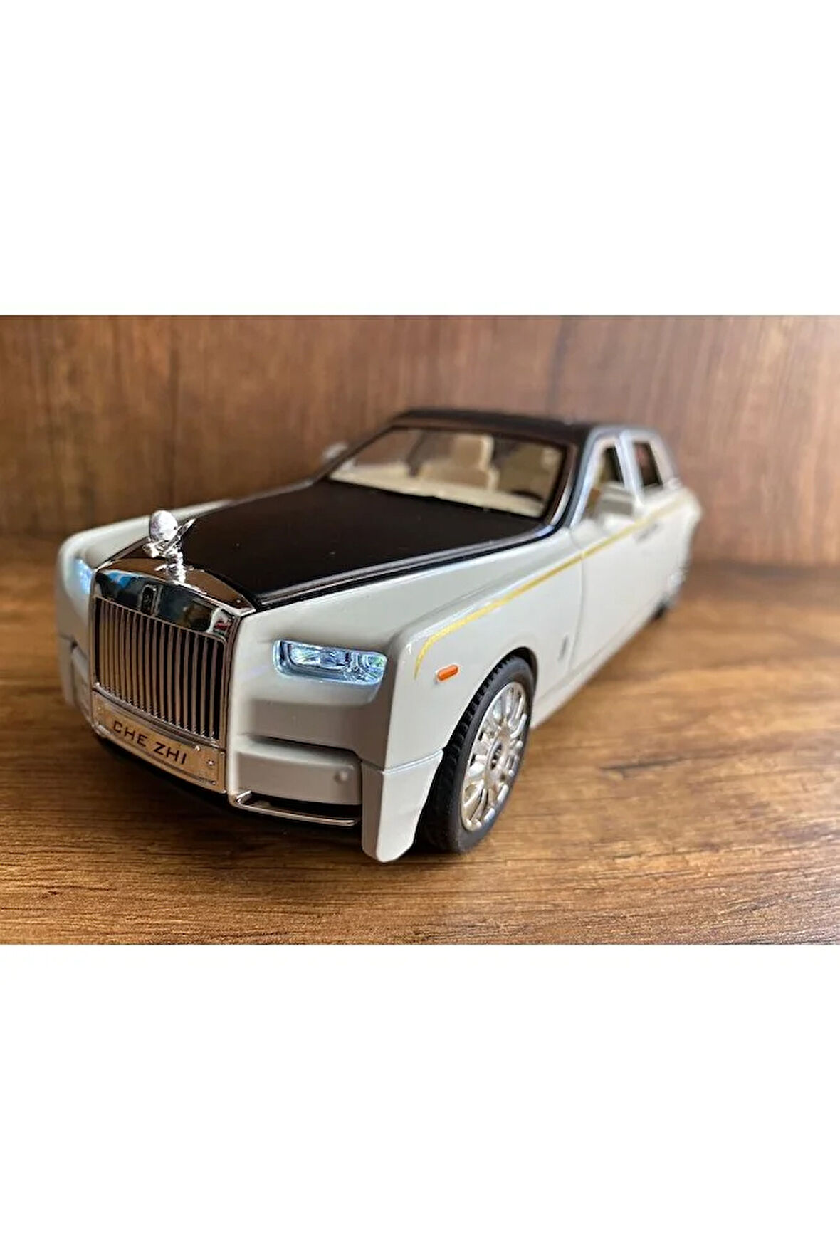 Rolls Royce Model Araba Beyaz Rolls Royce Scale Diecast Araba Ön Far Arka Stop Işıklı Kapılar Açılır