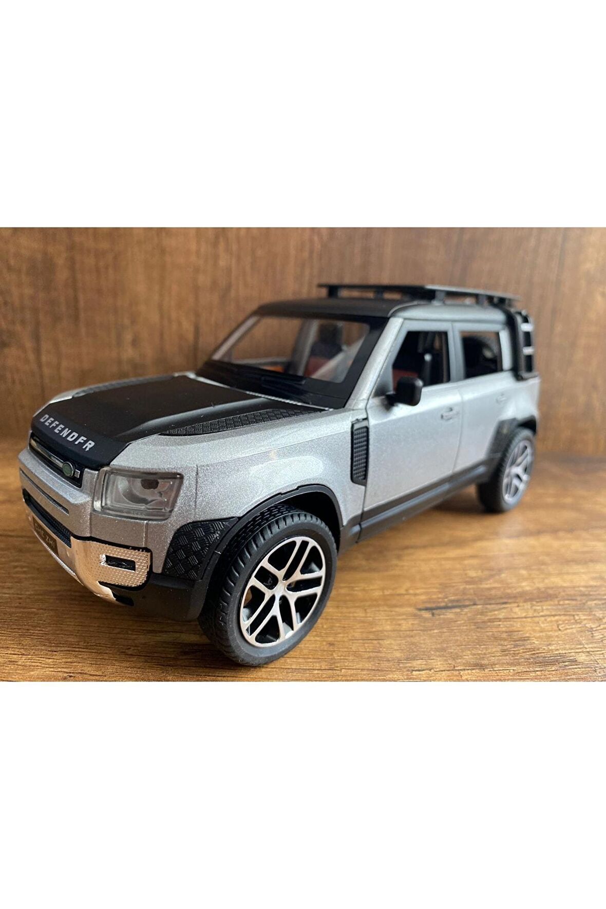 Land Rover Defender Model Araba Oyuncak Land Rover Defender Gri Tüm Kapıları Açılır Sesli Ve Işıklı