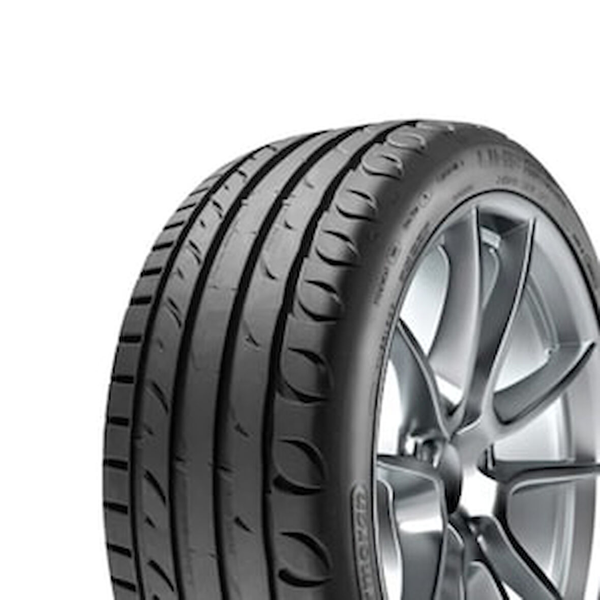 225/40 R18 92W XL ULTRA HIGH PERFORMANCE KORMORAN Oto Yaz Lastiği (Üretim Yılı: 2024)