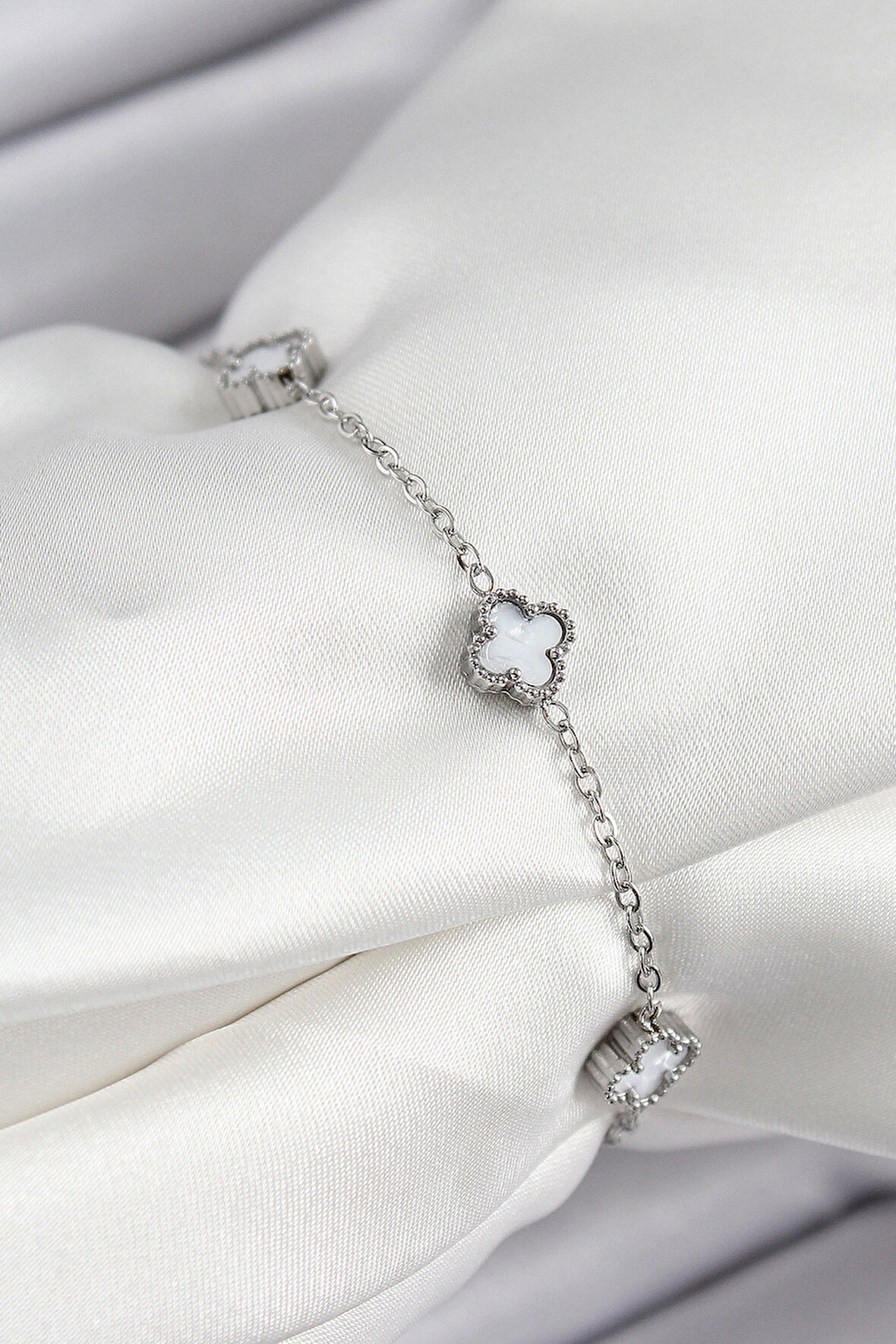 316L Çelik Beyaz Sedef Yonca Model Gümüş Renk Kadın Bileklik