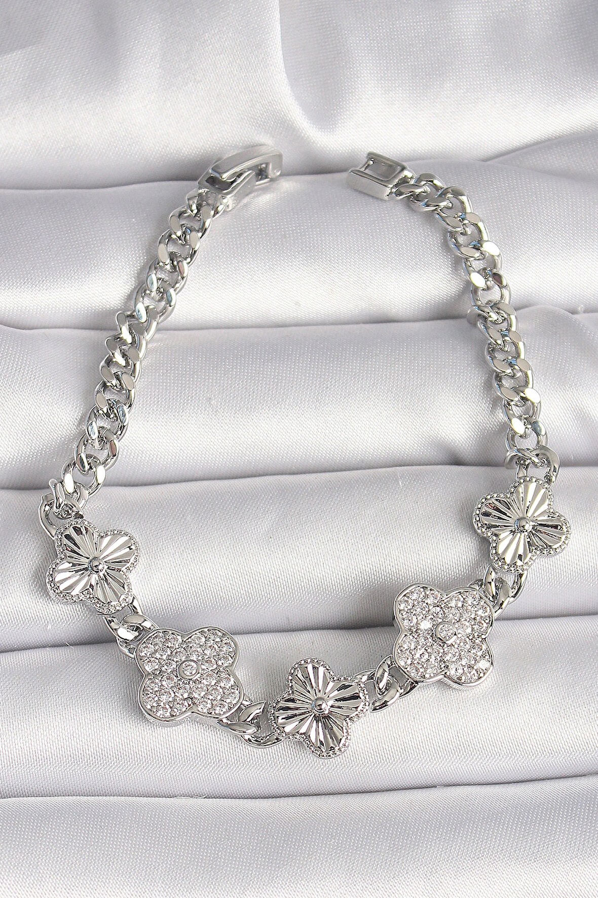 Pirinç Gümüş Renk Zincir Yonca Model Kadın Bileklik