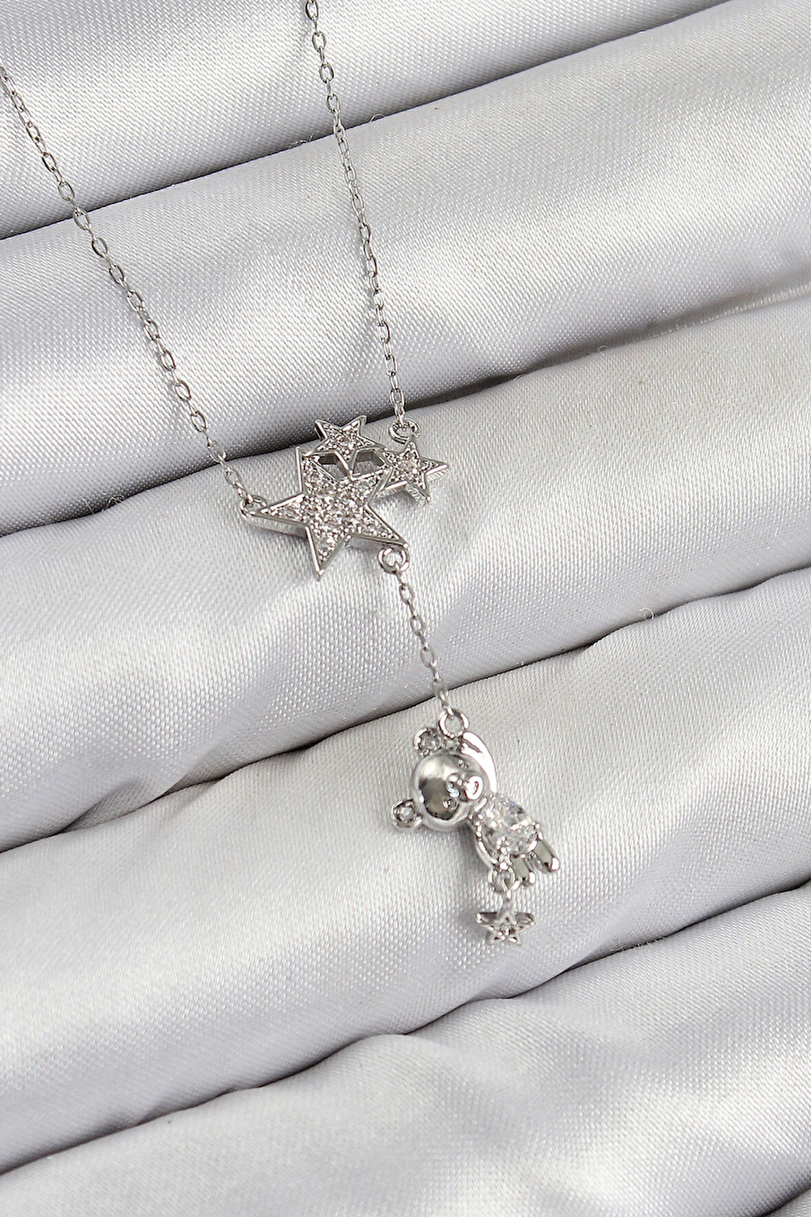 Pirinç Zirkon Taşlı Sallantılı Ayıcıklı Yıldız Model Gümüş Renk Kadın Kolye
