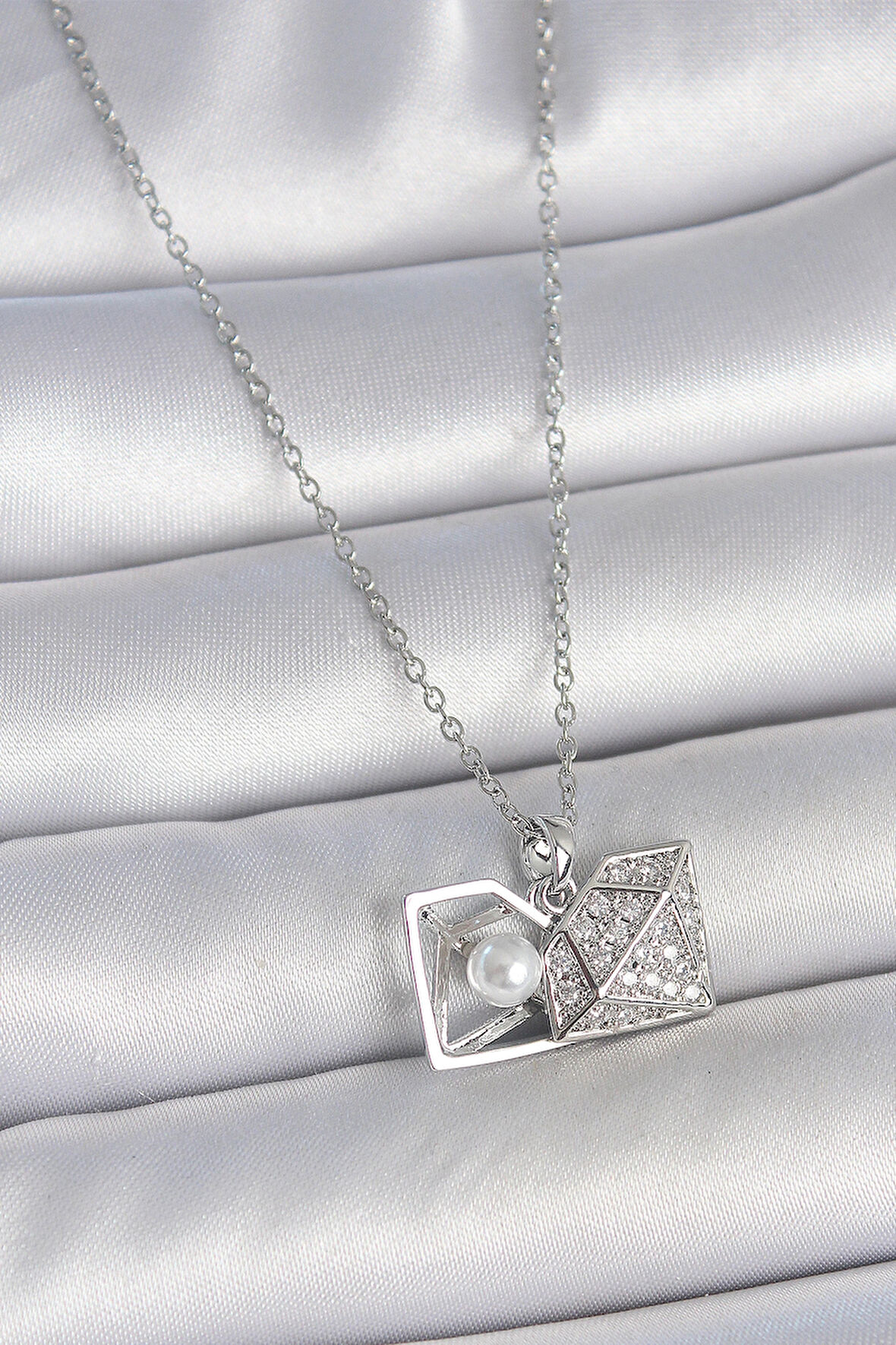 316L Çelik Gümüş Renk Zincir Zirkon Taşlı İncili Açılır Elmas Model Kadın Kolye