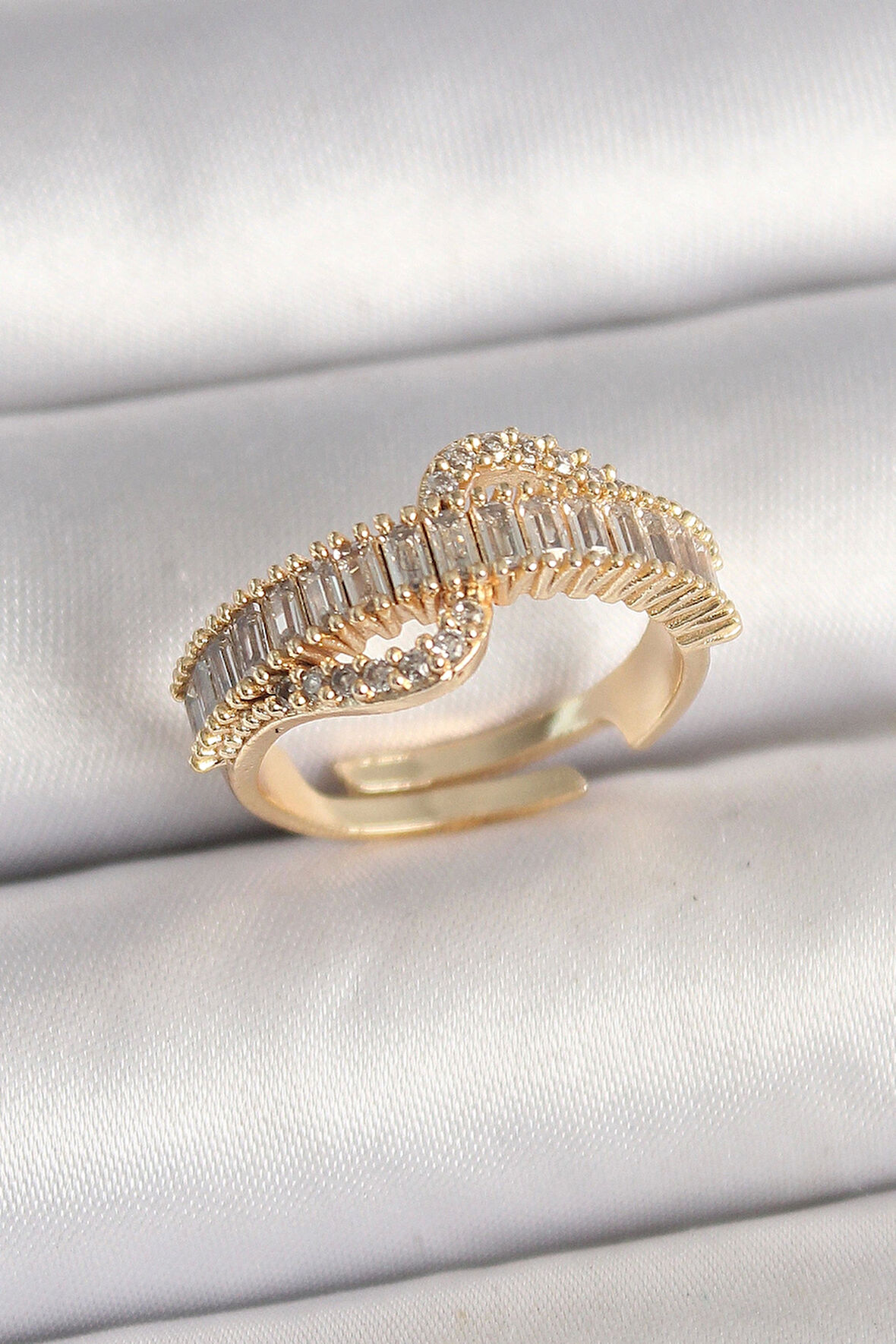 Pirinç Gold Renk Su Yolu Zirkon Taşlı Ayarlanabilir Model Kadın Yüzük