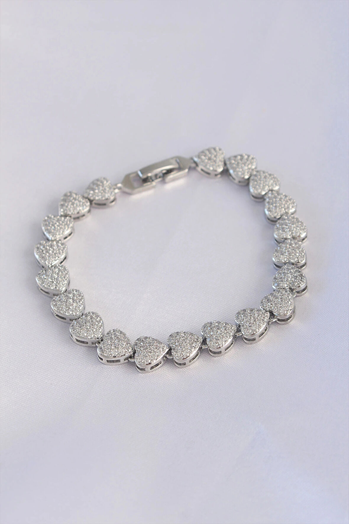 Vip Seri Pirinç Zirkon Taşlı Gümüş Renk Kalp Model Bileklik