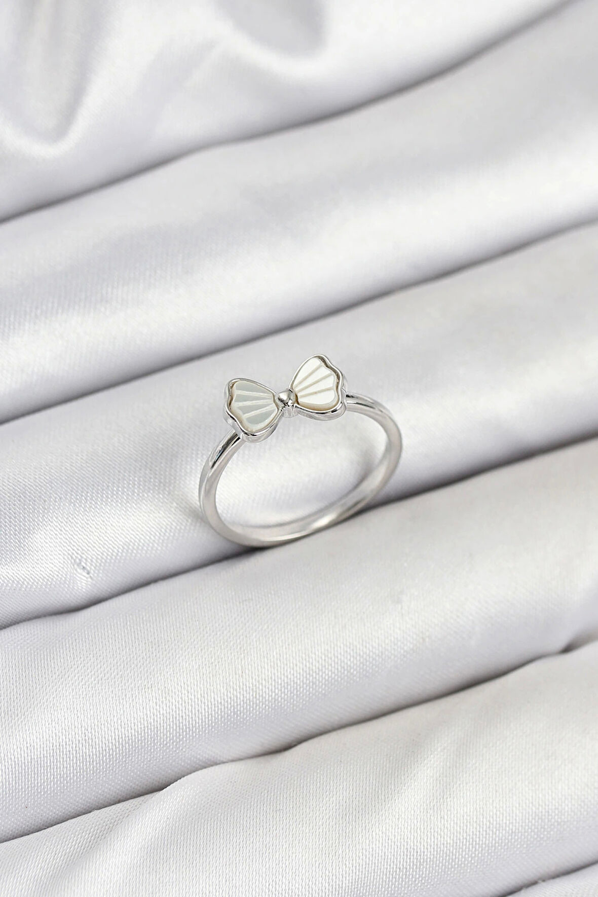 Pirinç Gümüş Renk Fiyonk Model Kadın Yüzük