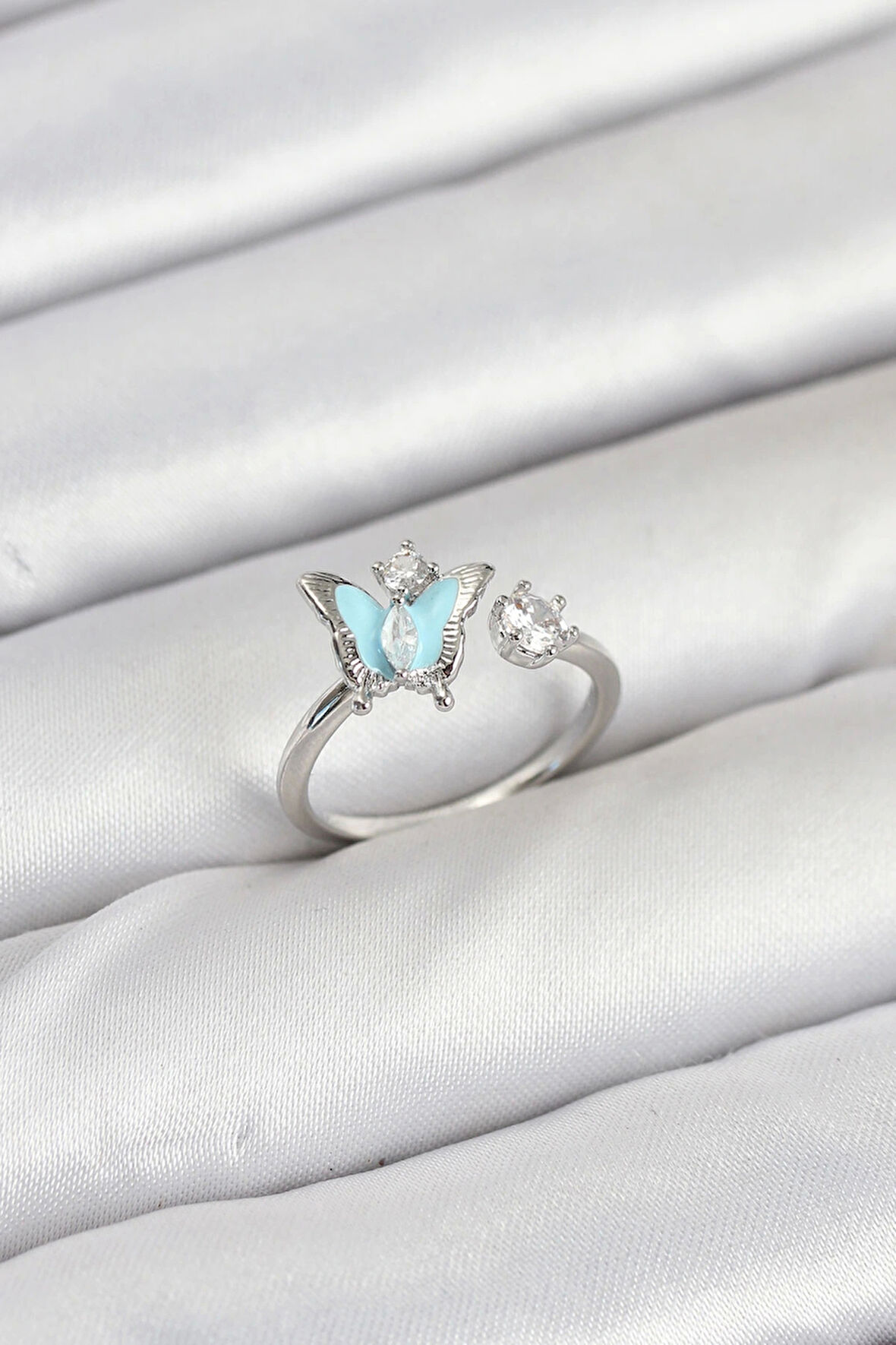 Pirinç Gümüş Renk Kelebek Model Kadın Yüzük