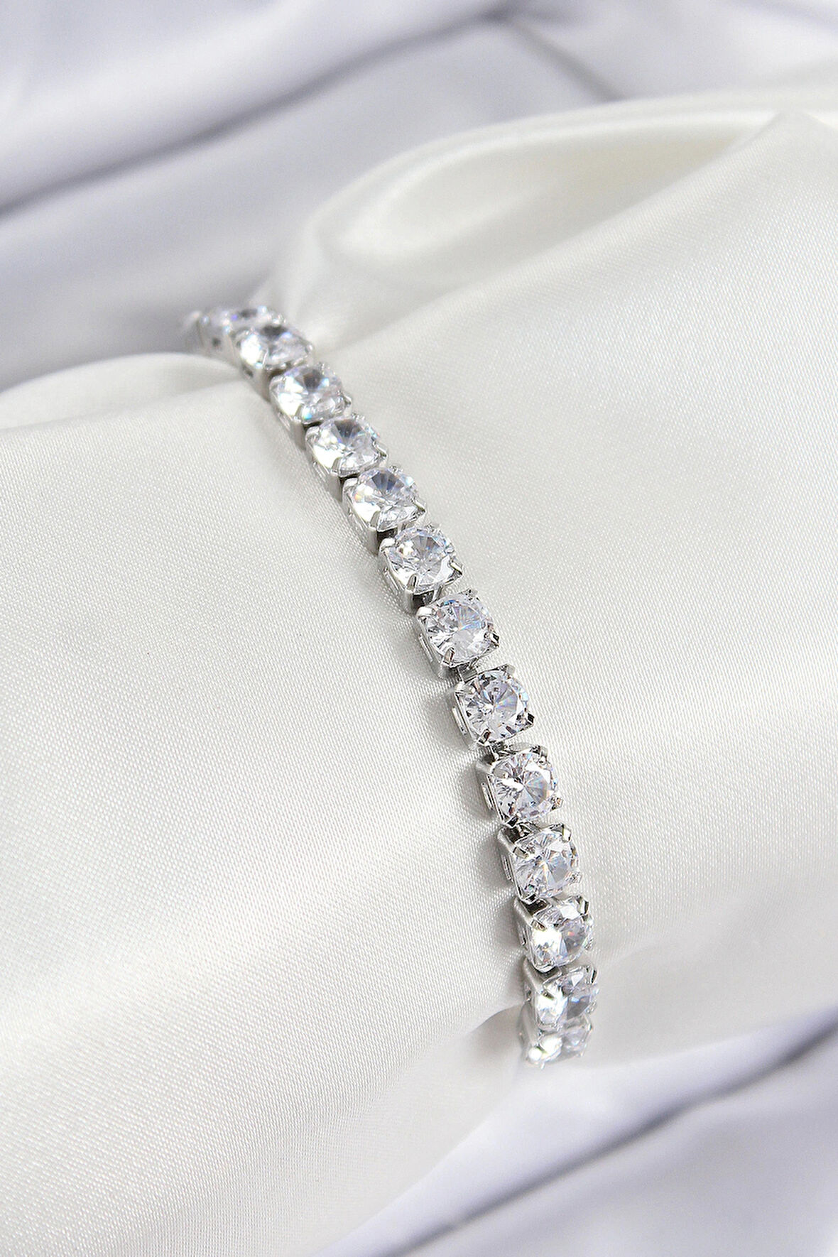 Pirinç Zirkon Taşlı Kare Model Gümüş Renk Asansörlü Kadın Bileklik