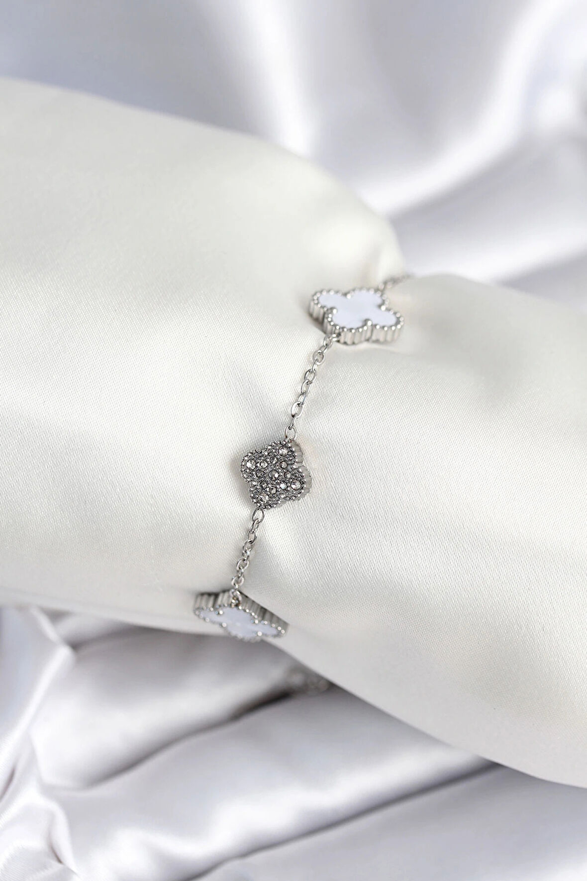 316L Çelik Zincir Gümüş Renk Zirkon Taşlı Yonca Beyaz Kadın Bileklik