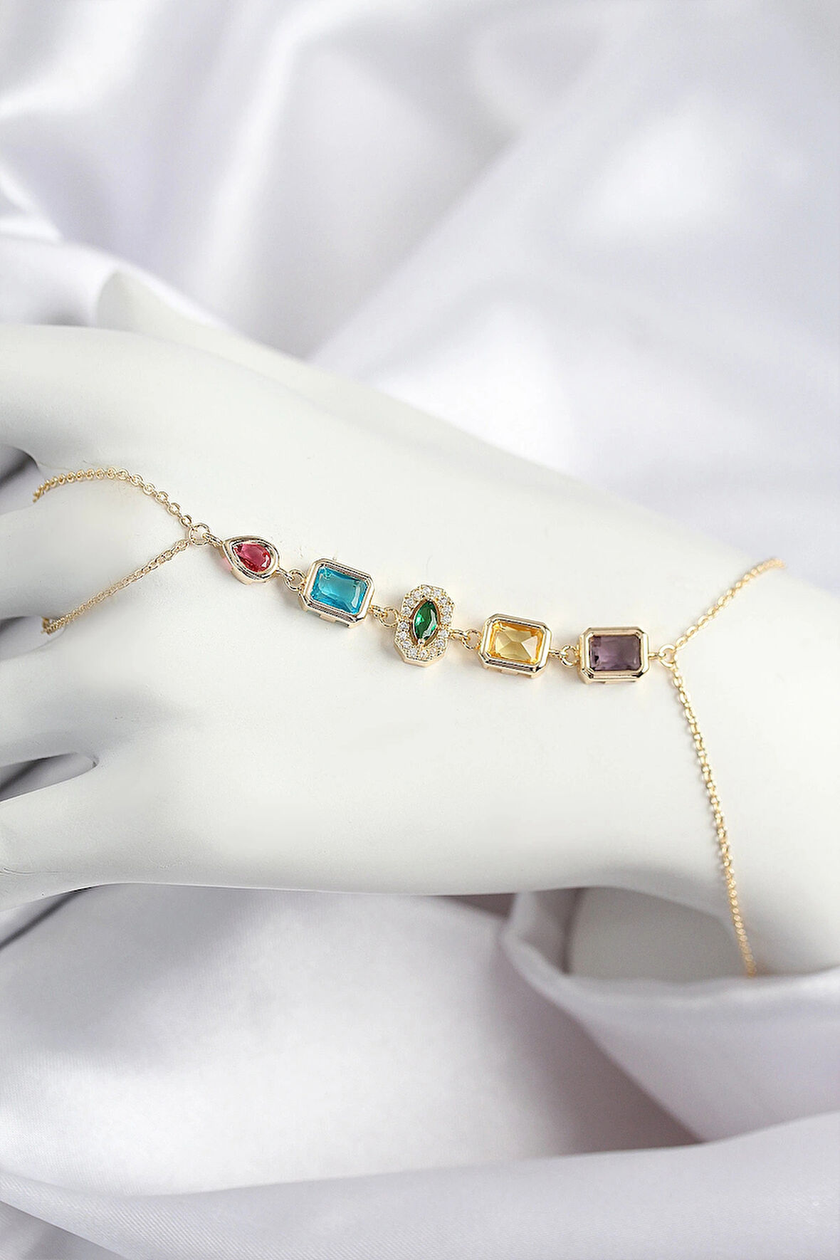 Pirinç Renkli Zirkon Taşlı Model Gold Renk Şahmeran