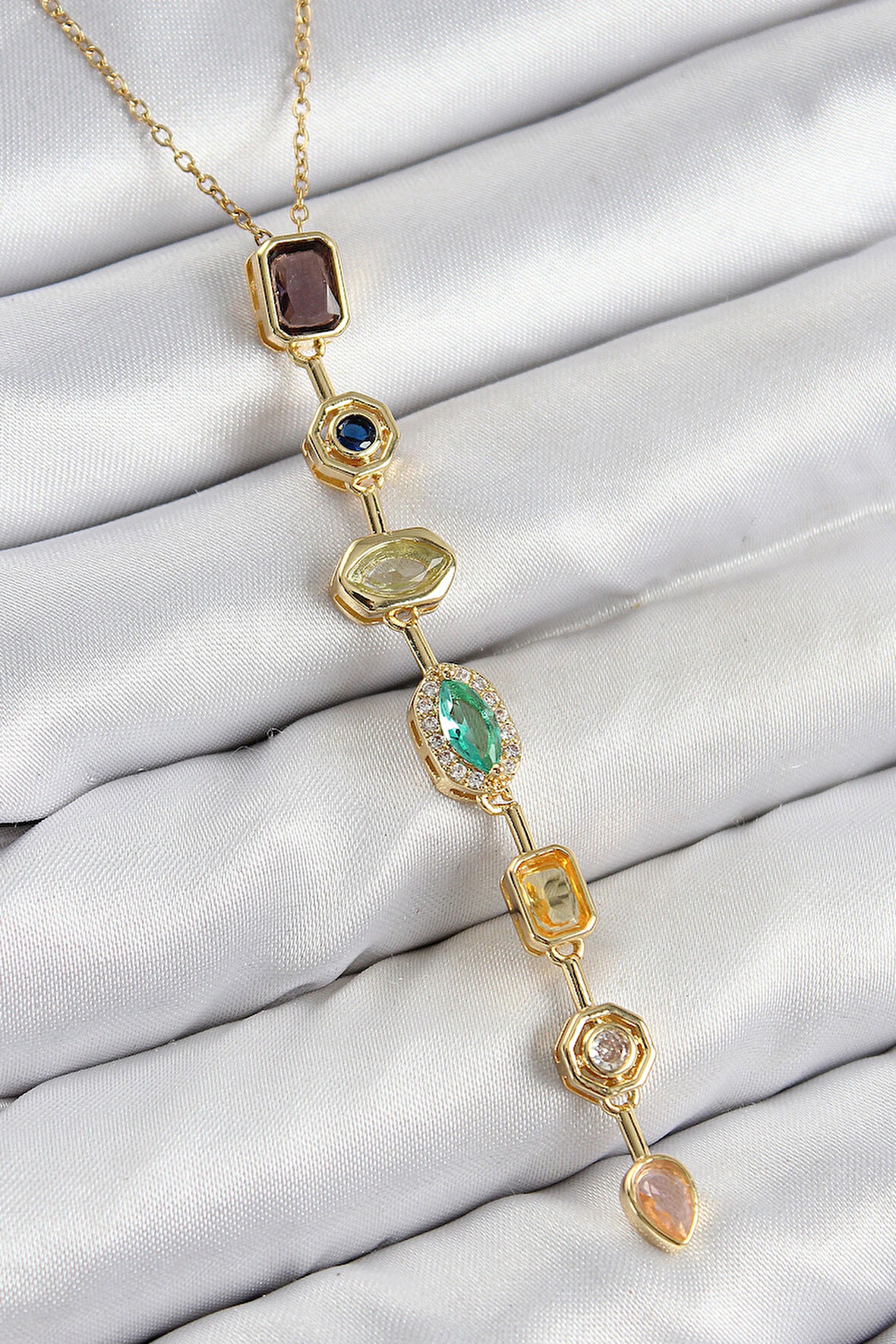 Pirinç Renkli Zirkon Taşlı Model Gold Renk Kadın Y Kolye