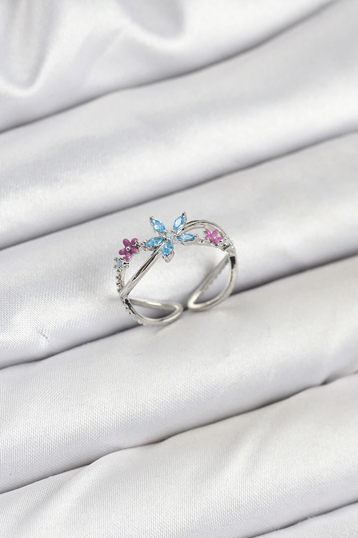 Pirinç Gümüş Renk Zirkon Taşlı Mavi Çiçekli Kadın Yüzük