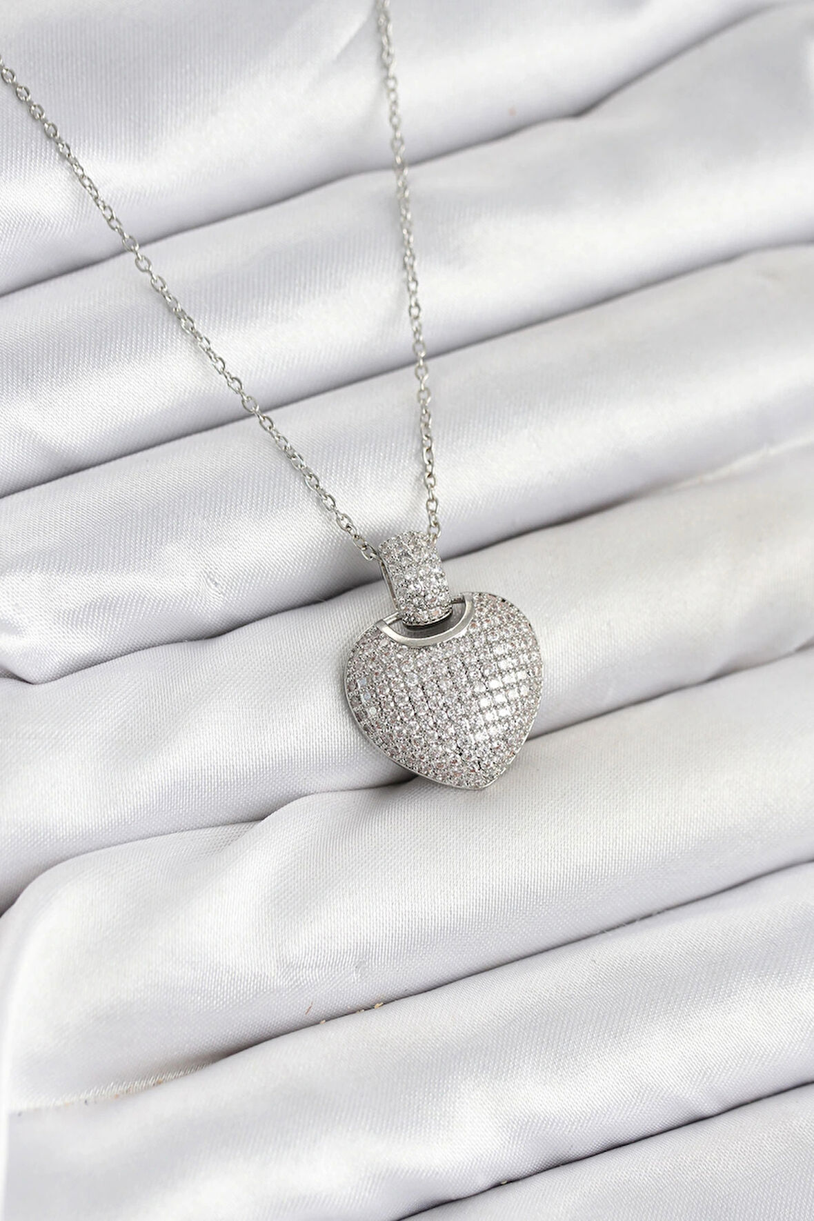 316L Çelik Zincir Gümüş Renk Zirkon Taşlı Kalpli Kadın Kolye