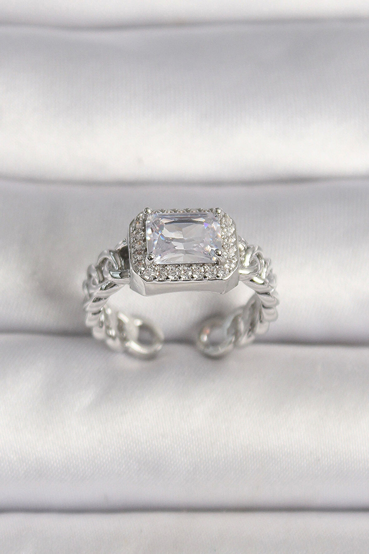 Pirinç Gümüş Renk Ayarlanabilir Zincir Kare Zirkon Taşlı Kadın Yüzük