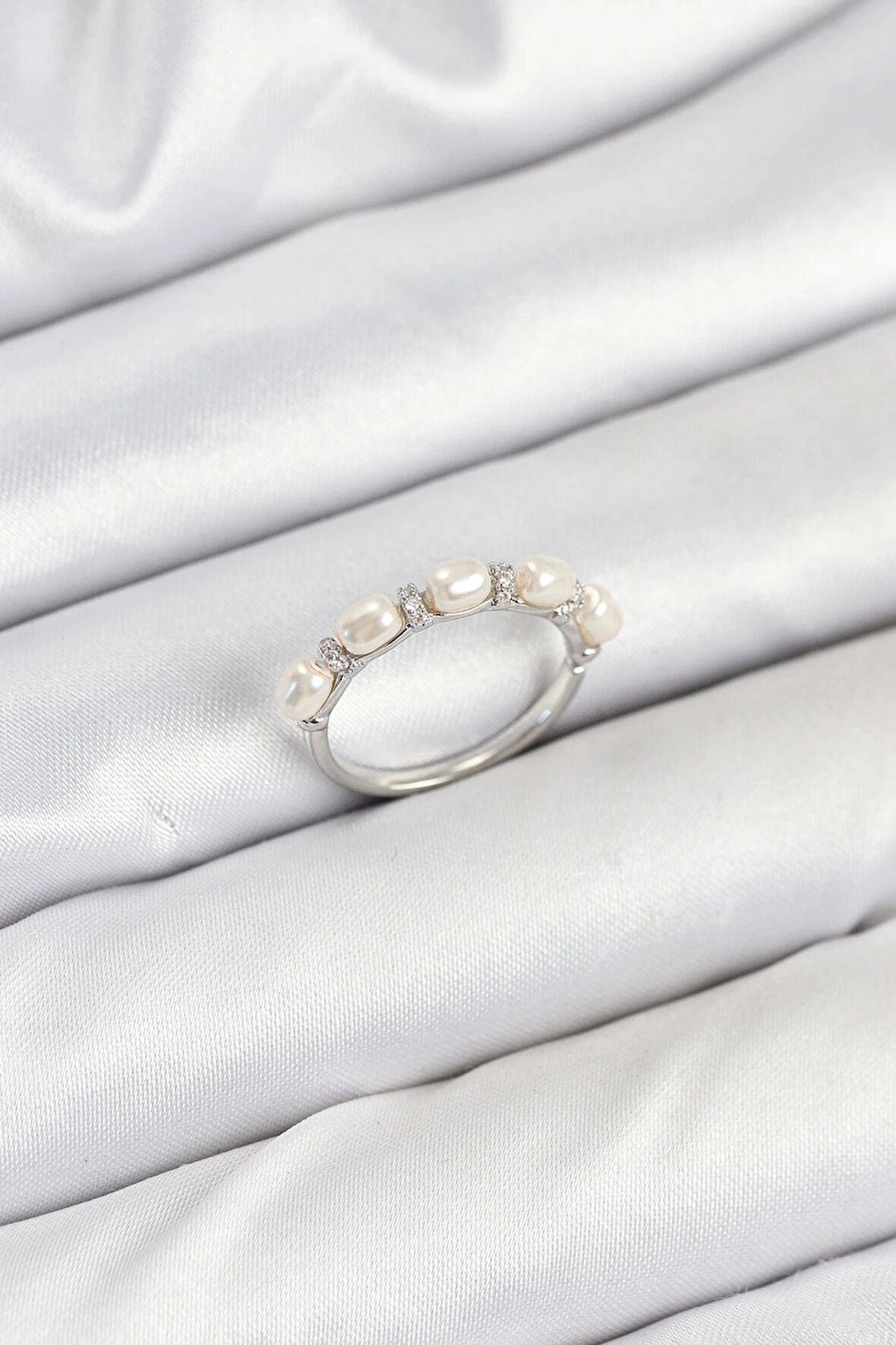 Pirinç Gümüş Renk Sıralı İncili Kadın Yüzük