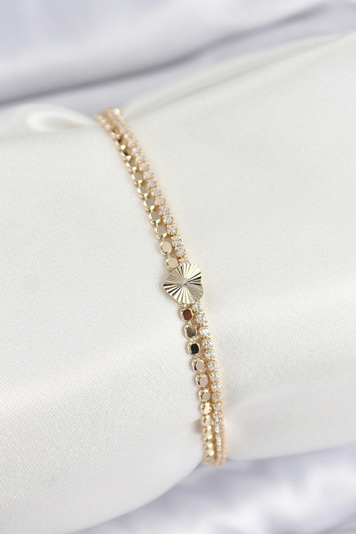 Pirinç Zirkon Taşlı Ezme Zincirli Kalp Model Gold Renk Kadın Bilekilk