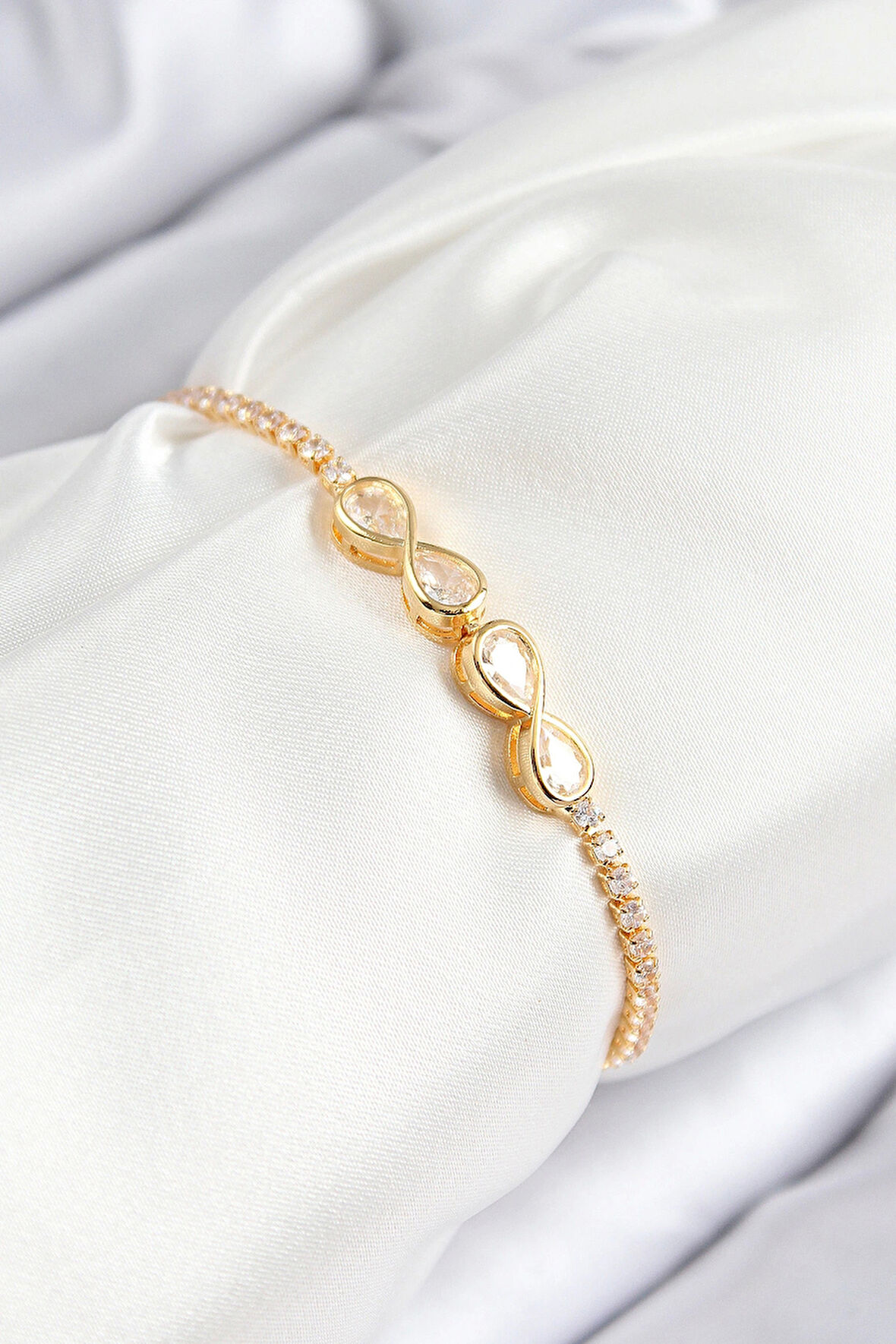 Pirinç Zirkon Taşlı Sonsuzluk Model Gold Renk Asansörlü Kadın Bileklik