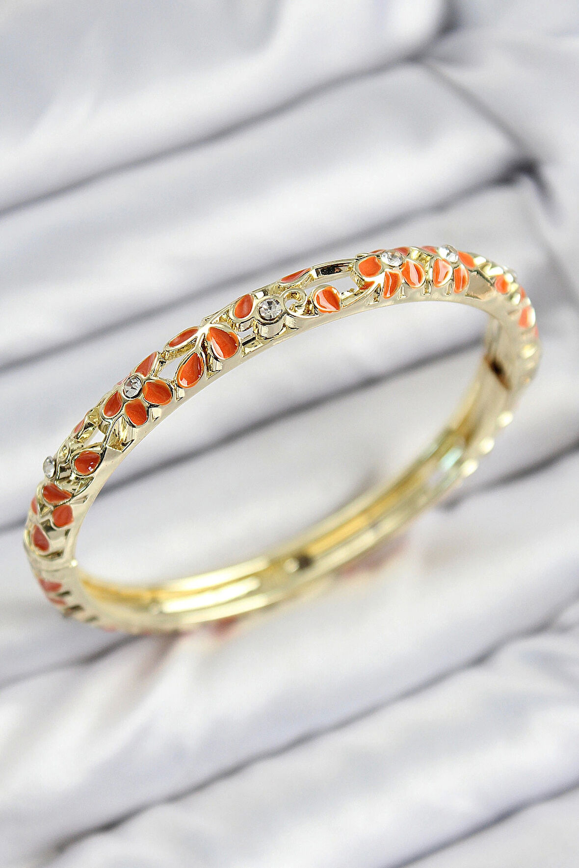 Mineli Pirinç Zirkon Taşlı Turuncu Çiçek Motifli Gold Kadın Kelepçe