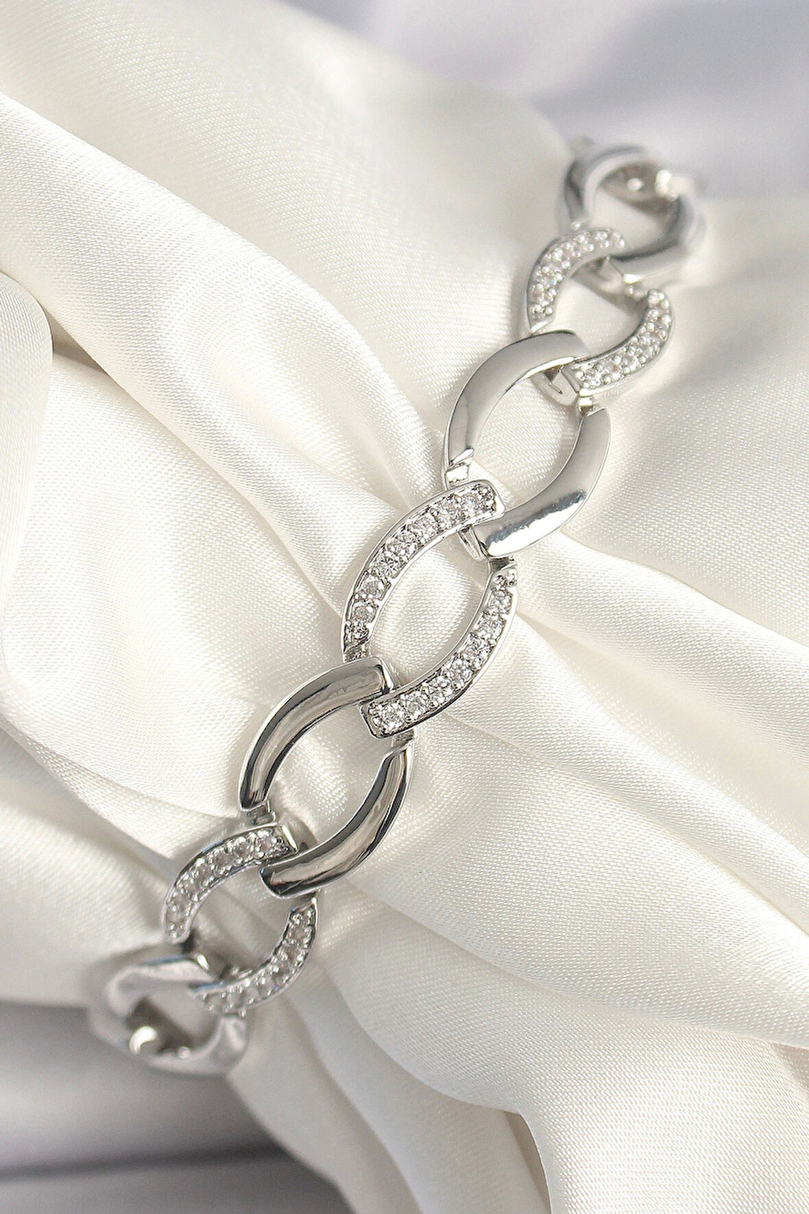 Pirinç Gümüş Renk Zirkon Taşlı Oval Zincir Model Kadın Bileklik