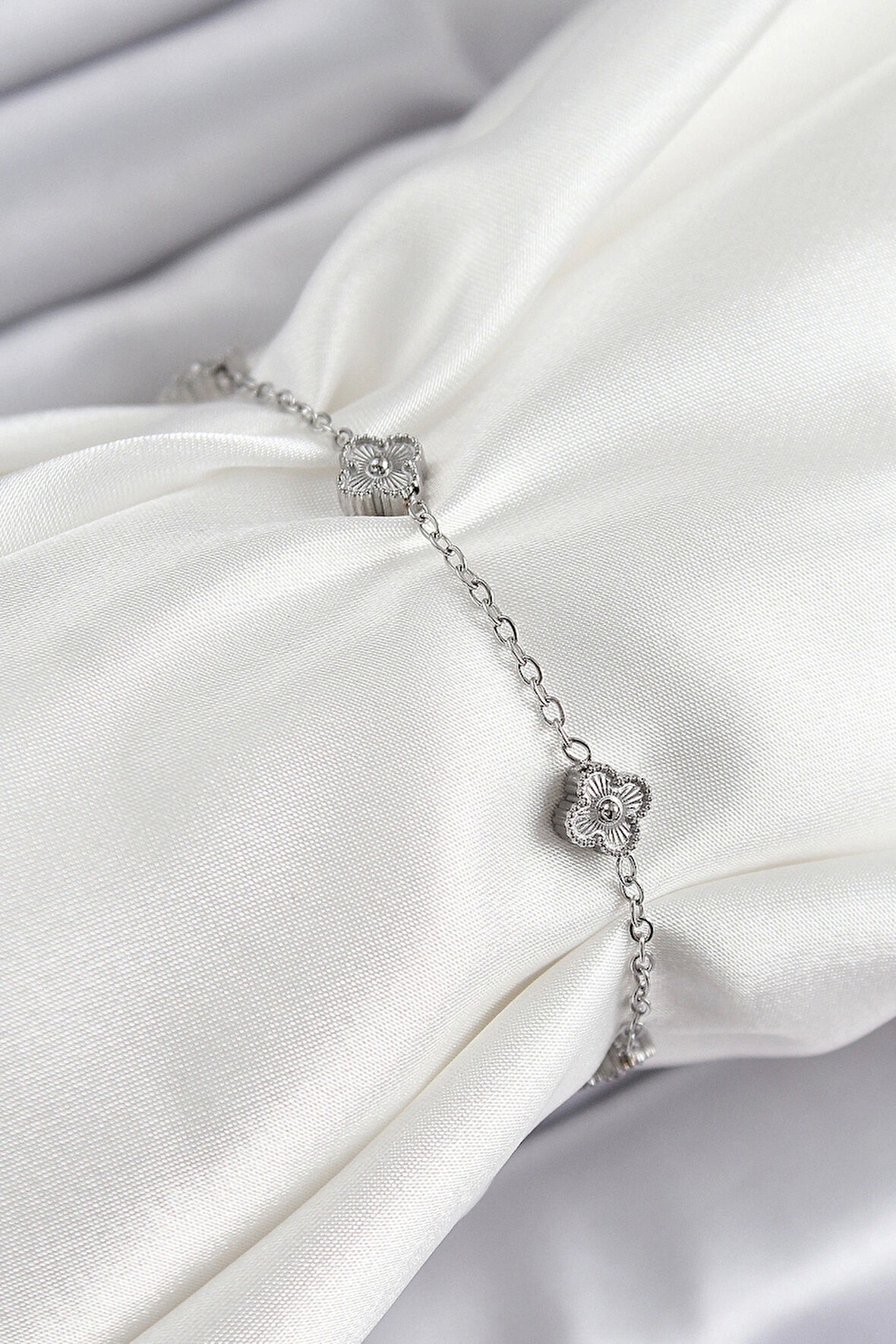 316L Çelik Yonca Model Gümüş Renk Kadın Bileklik